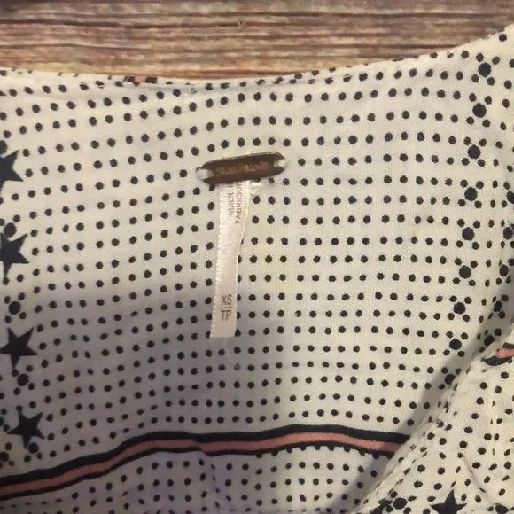 Free People Top. size XS - Picture 2 of 3